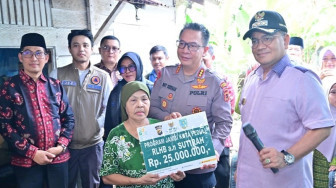 Mak Gambreng Akhirnya Miliki Rumah Layak Huni Setelah 30 Tahun Menanti